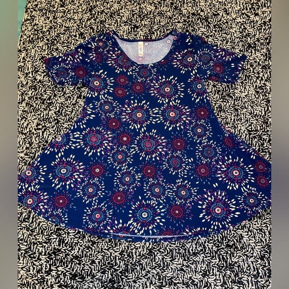 LuLaRoe Tops - Lularoe Perfect tee